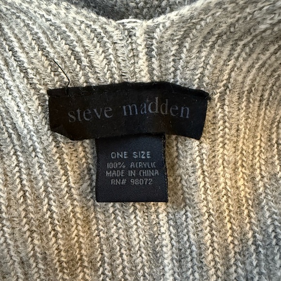 Steve Madden Light Gray Knit Poncho - Picture 2 of 5